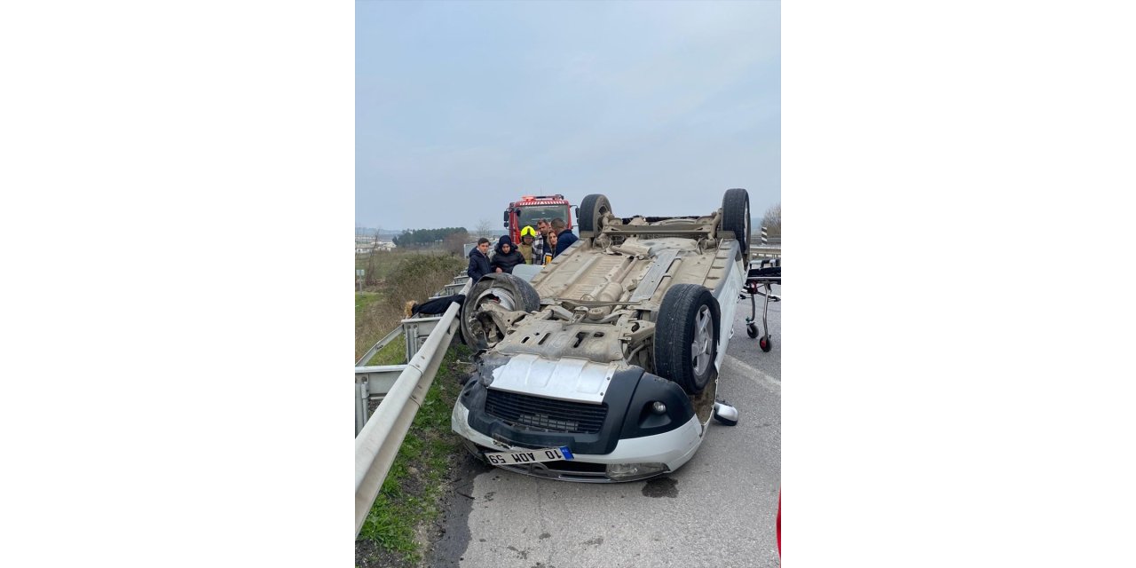 Bursa'da takla atan otomobildeki 3 kişi yaralandı