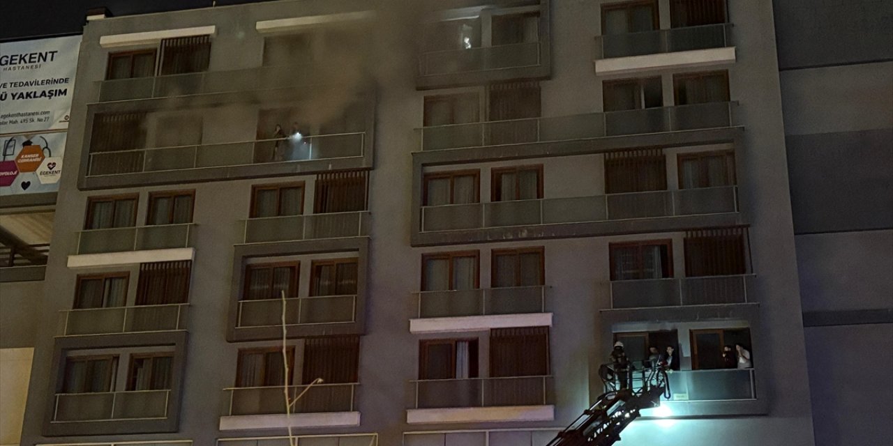 Denizli'de 7 katlı binada yangın çıktı