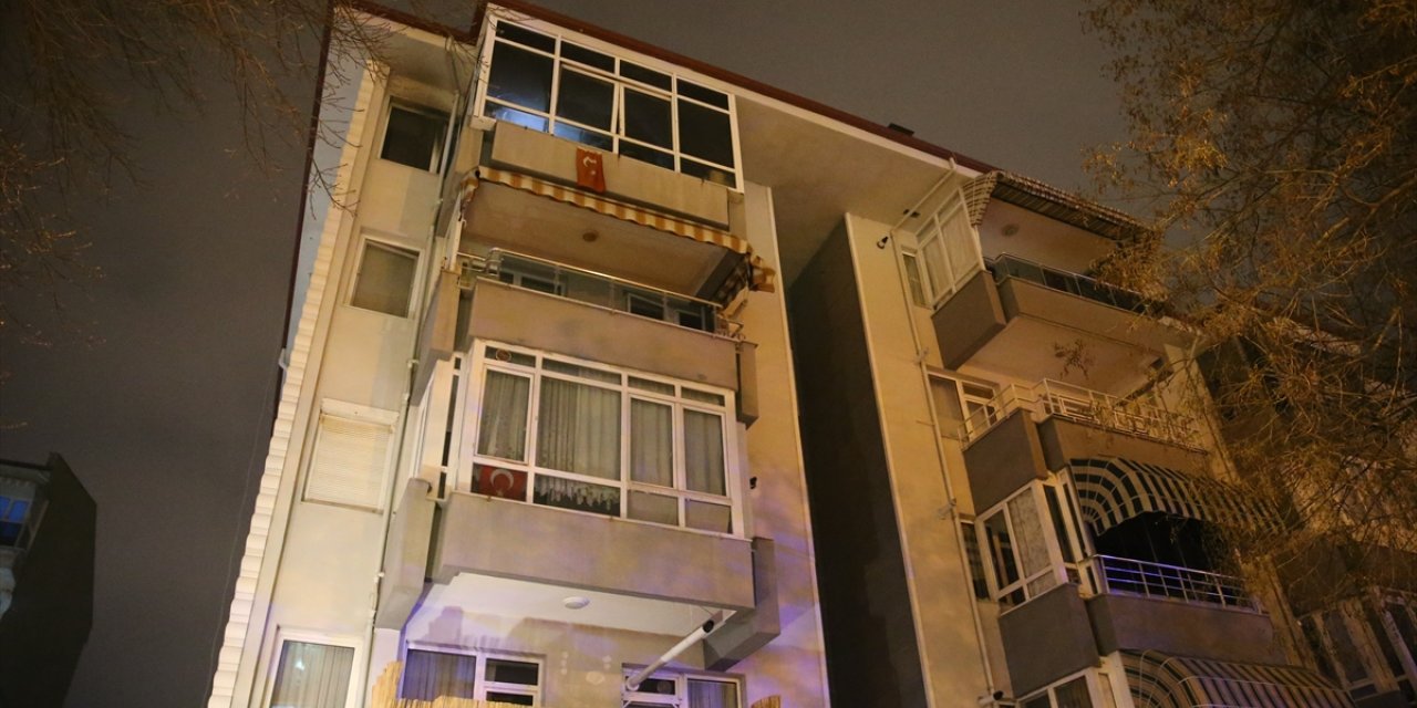 Edirne'de apartman dairesinin balkonunda çıkan yangın söndürüldü