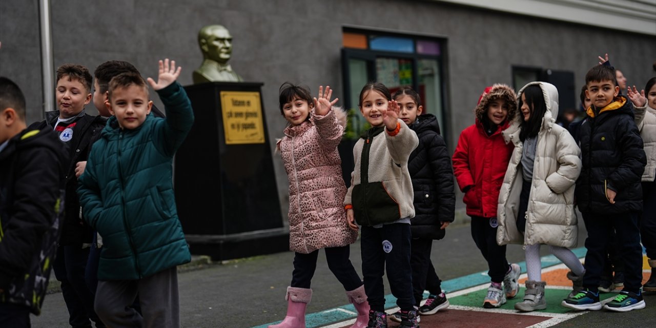 İstanbul'da okullarda yarıyıl tatili sonrası ilk ders zili çaldı