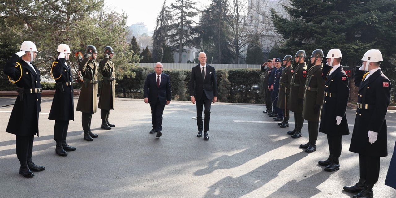 Milli Savunma Bakanı Güler, Macaristanlı mevkidaşı ile bir araya geldi