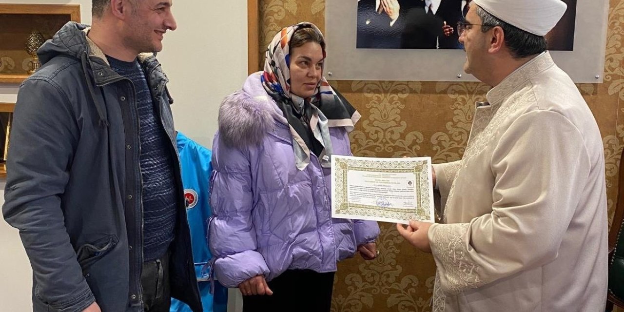 Ukraynalı ve Endonezyalı iki kadın Sakarya'da Müslüman oldu
