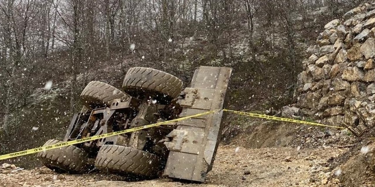 Samsun'da devrilen iş makinesinin operatörü öldü