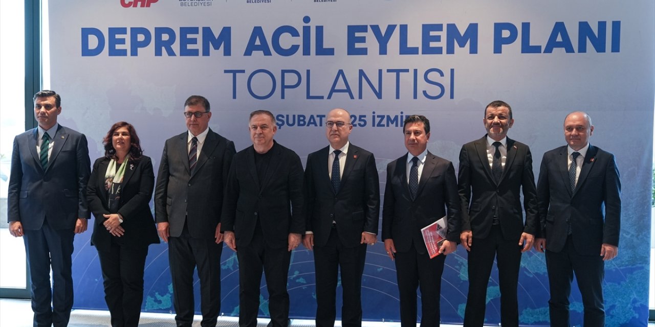 Ege'deki CHP'li belediyeler İzmir'de "Deprem Acil Eylem Planı Toplantısı" yaptı
