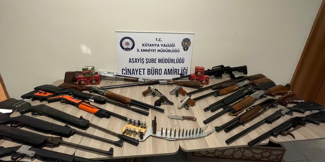 Kütahya'da sosyal medyadan silah görseli paylaşan 12 şüpheli yakalandı