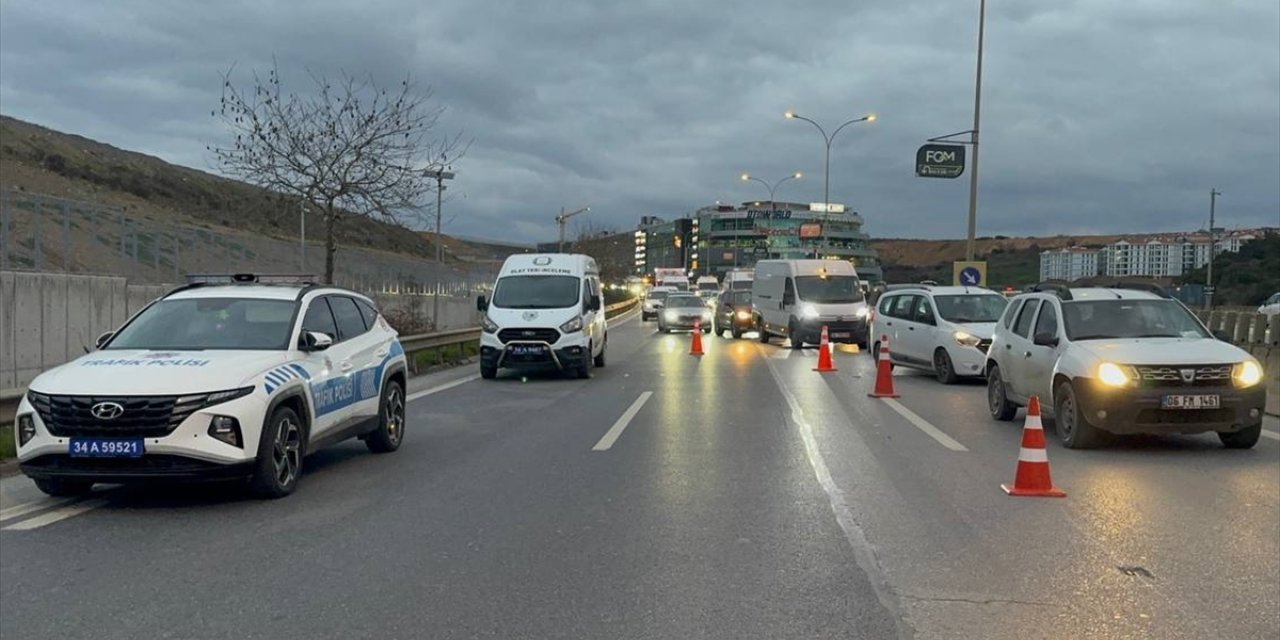 Pendik'te servis minibüsünün çarptığı motosikletin sürücüsü öldü