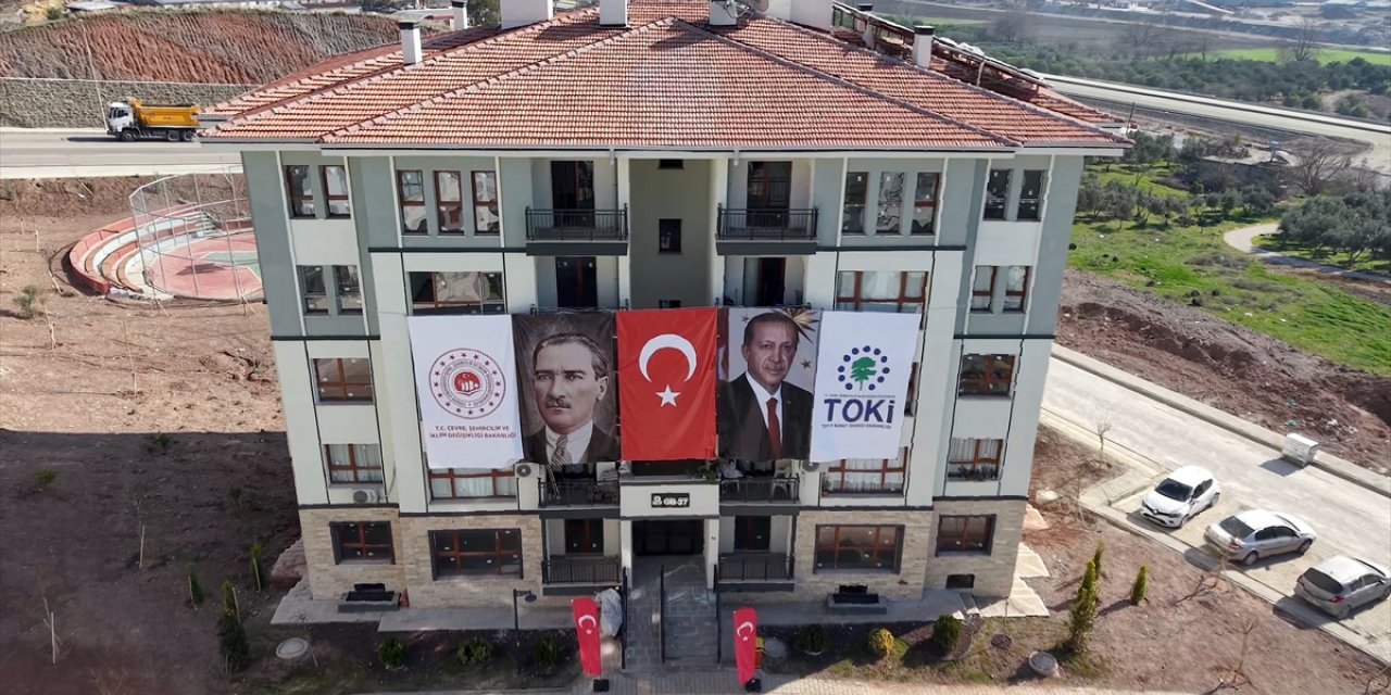 6 ŞUBAT DEPREMLERİNİN İKİNCİ YILI - Hatay, Adana ve Osmaniye'de depremzedeler yeni yuvalarına kavuşuyor