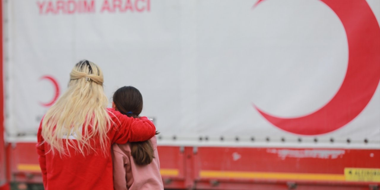 Türk Kızılay, 6 Şubat depremlerinin ardından 548 binden fazla haneye destek oldu