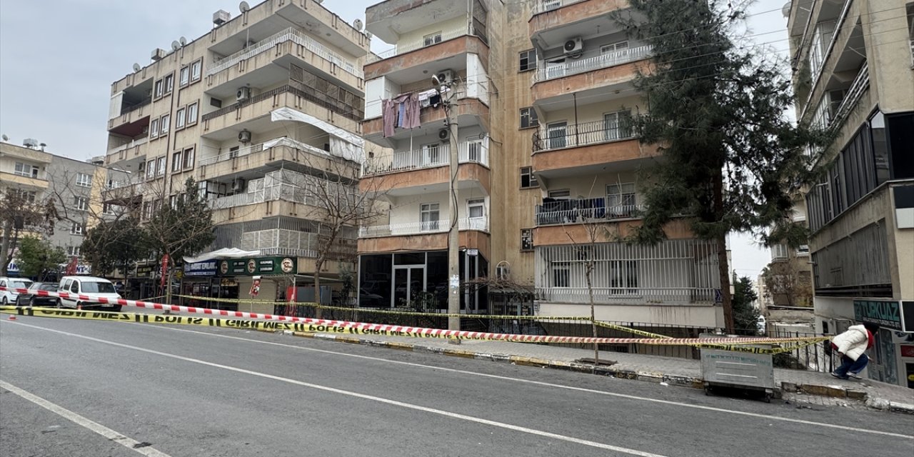 Şanlıurfa'da 5 katlı bina tedbiren boşaltıldı