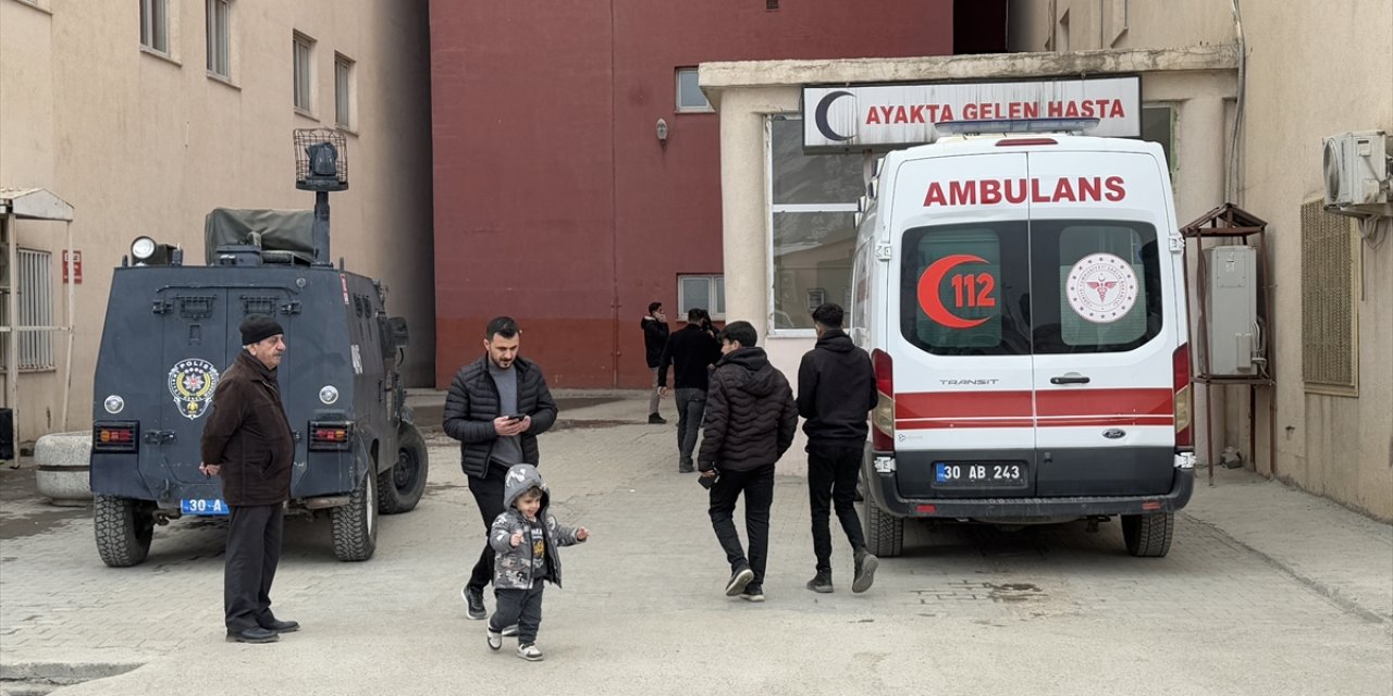 Hakkari'de 43 öğrenci gıda zehirlenmesi şüphesiyle hastaneye kaldırıldı