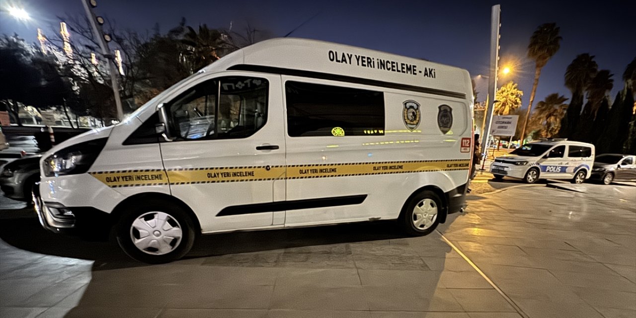 GÜNCELLEME - Alışveriş merkezinin havalandırma boşluğunda 3 gün saklanan hırsızlık şüphelisi adliyede