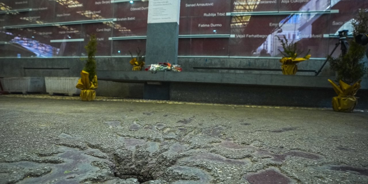 Saraybosna'daki pazar yeri katliamının 31. yılında hayatını kaybedenler törenle anıldı
