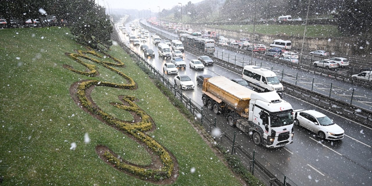 İstanbul'da kar etkisini sürdürüyor