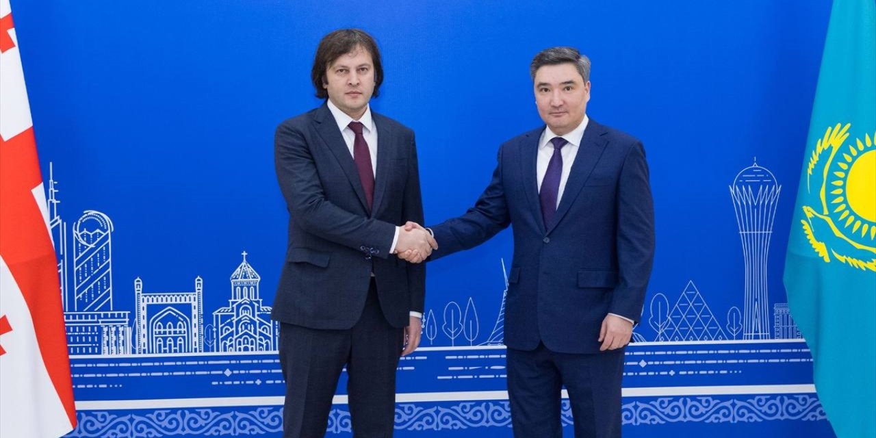 Kazakistan Başbakanı Bektenov ile Gürcistan Başbakanı Kobakhidze, Orta Koridor'da etkileşimi görüştü