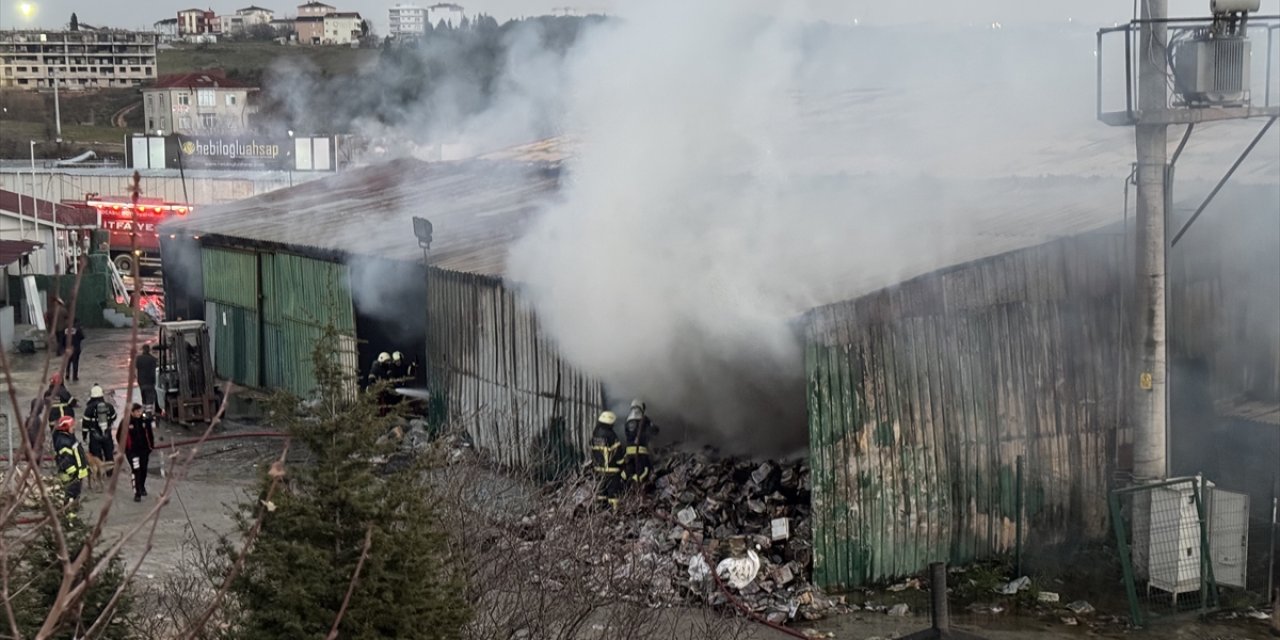 Kocaeli'de fabrikada çıkan yangın söndürüldü
