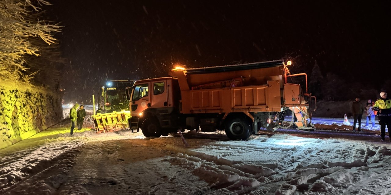 Zonguldak'ta kar yağışı ulaşımı olumsuz etkiliyor