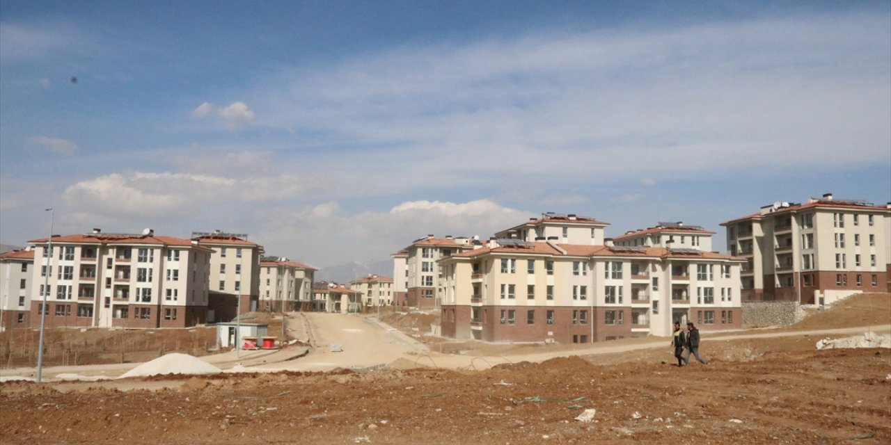 6 ŞUBAT DEPREMLERİNİN İKİNCİ YILI - Malatya'da 26 bin 325 konut ve ticarethane hak sahiplerine teslim edildi