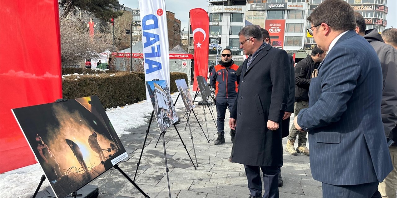 Van ve Bitlis'te 6 Şubat depremlerinin yıl dönümünde etkinlikler yapıldı