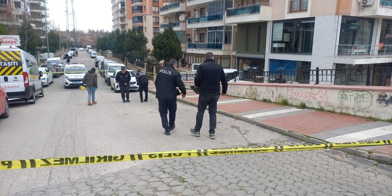 Manisa'da otomobilinin içinde silahlı saldırıya uğrayan kişi yaralandı
