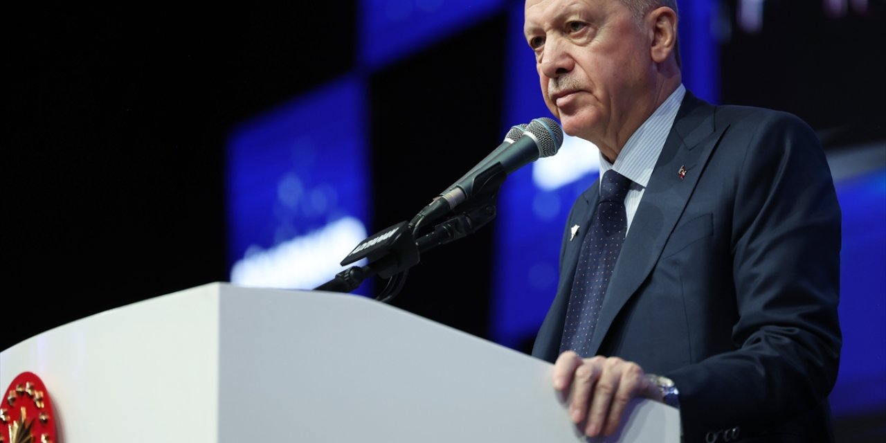 Cumhurbaşkanı Erdoğan'dan "asrın birlikteliğine" katkı sağlayan kurum, kuruluş ve özel sektör temsilcilerine plaket