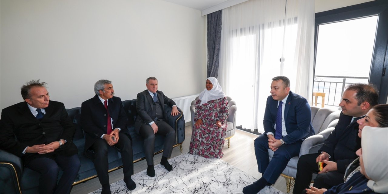 Bakan Osman Aşkın Bak, Kilis'te afetzedelerin evlerine misafir oldu