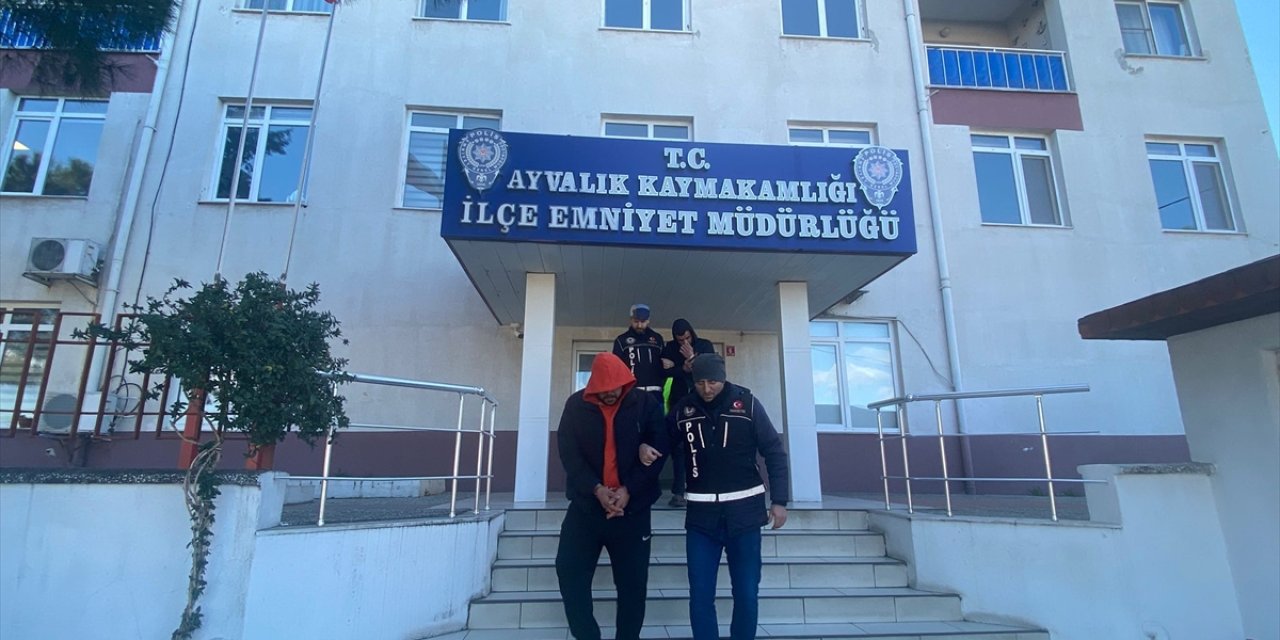 Balıkesir'de uyuşturucu operasyonlarında yakalanan 3 şüpheli tutuklandı