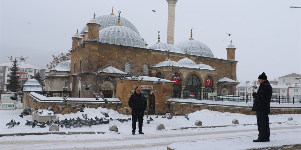 Yozgat'ta etkili olan kar hayatı olumsuz etkiledi
