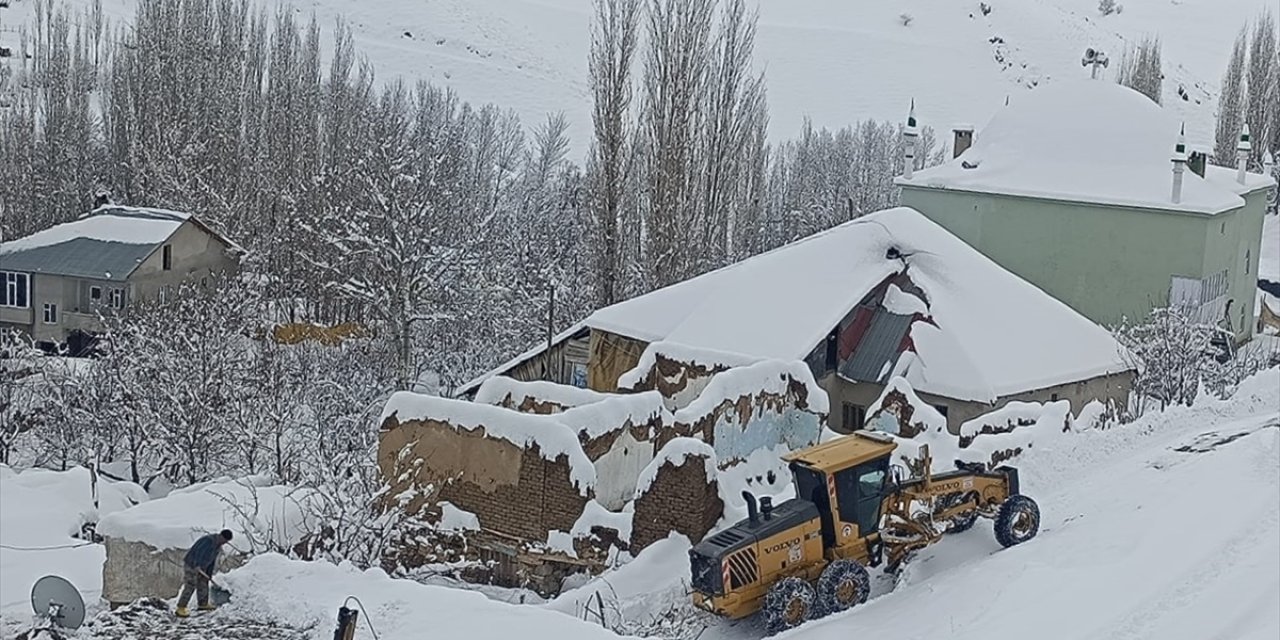 Van, Hakkari, Muş ve Bitlis'te 210 yerleşim yerine ulaşım sağlanamıyor
