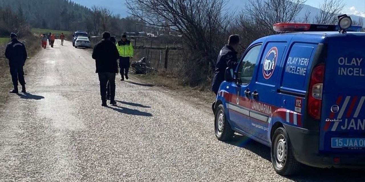 Burdur'da traktörden düşen kişiyi motosiklet kazasında öldü gibi göstermekle suçlanan zanlı tutuklandı