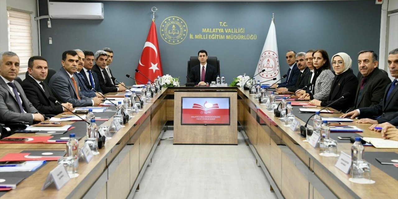 Milli Eğitim Bakan Yardımcısı Macit, depremlerin etkilediği Malatya'yı ziyaret etti