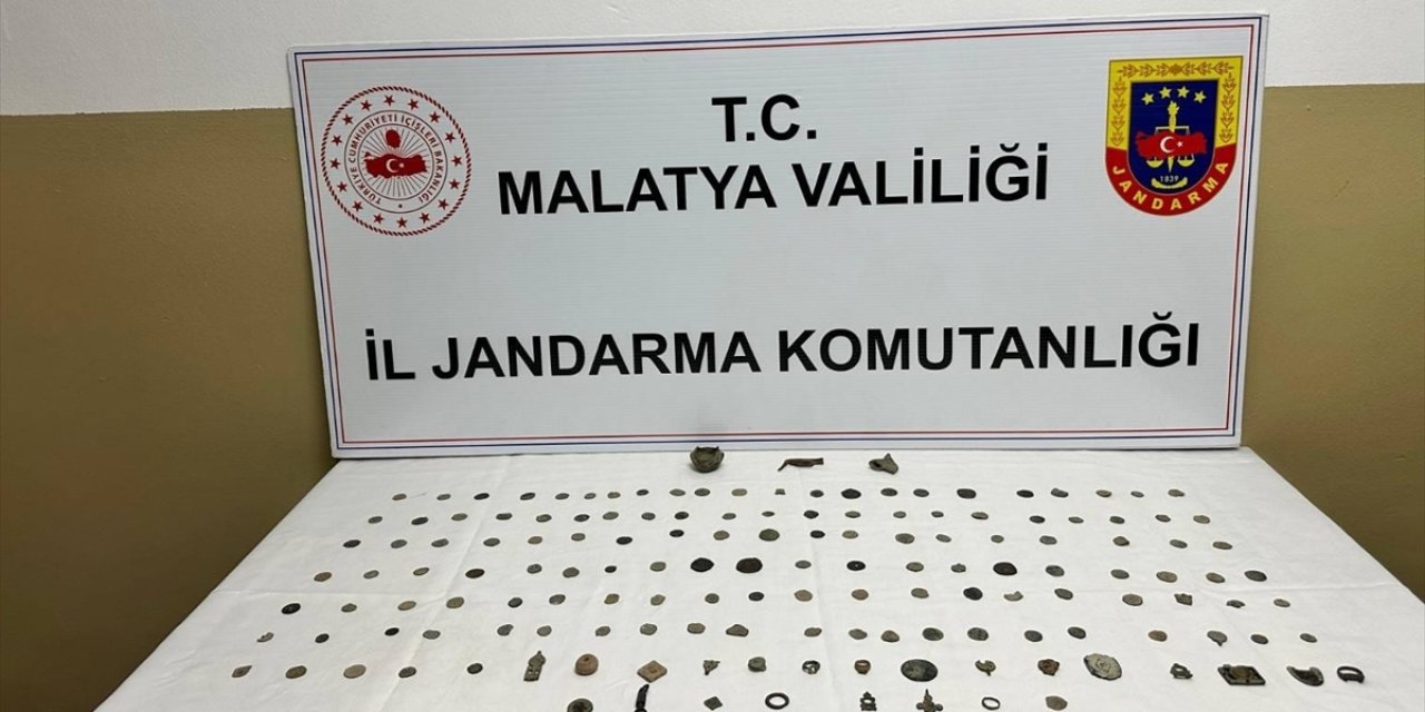 Malatya'da tarihi eser niteliğinde 131 sikke ele geçirildi