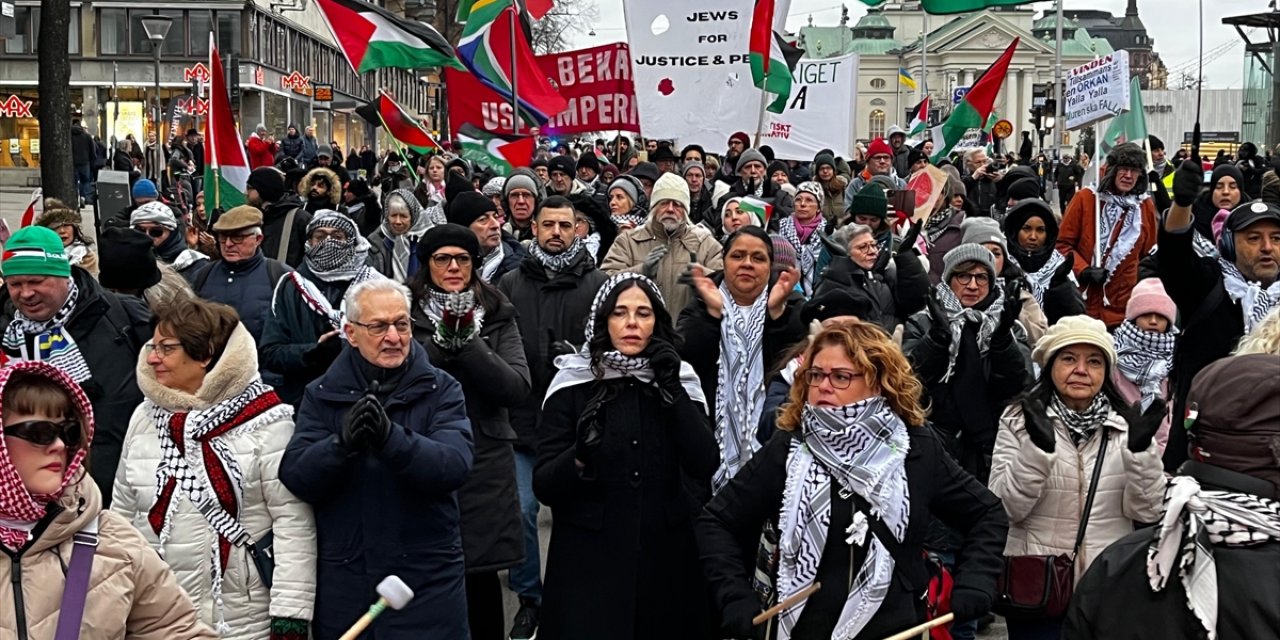 İsveç'te Filistin destekçileri, Trump'ın Filistinlileri yerinden etme planını protesto etti