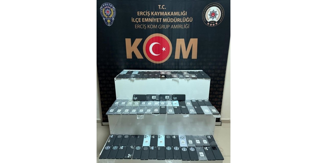 Van'da bir araçta 94 kaçak cep telefonu ele geçirildi