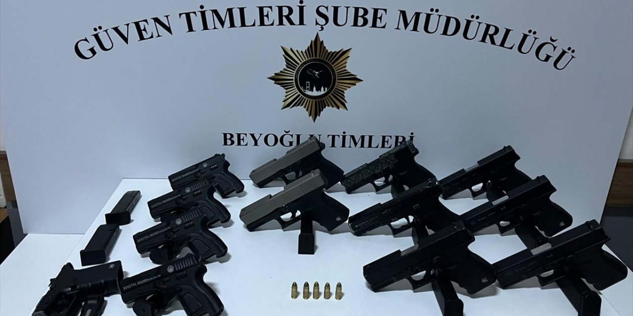 İstanbul'da silah ticareti yaptıkları iddiasıyla 2 zanlı yakalandı