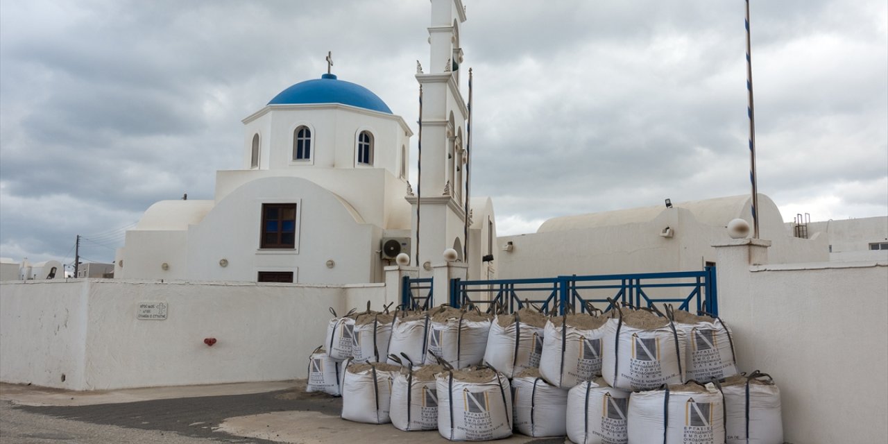 Santorini'deki depremler, halk ve turistler arasında paniğe yol açtı