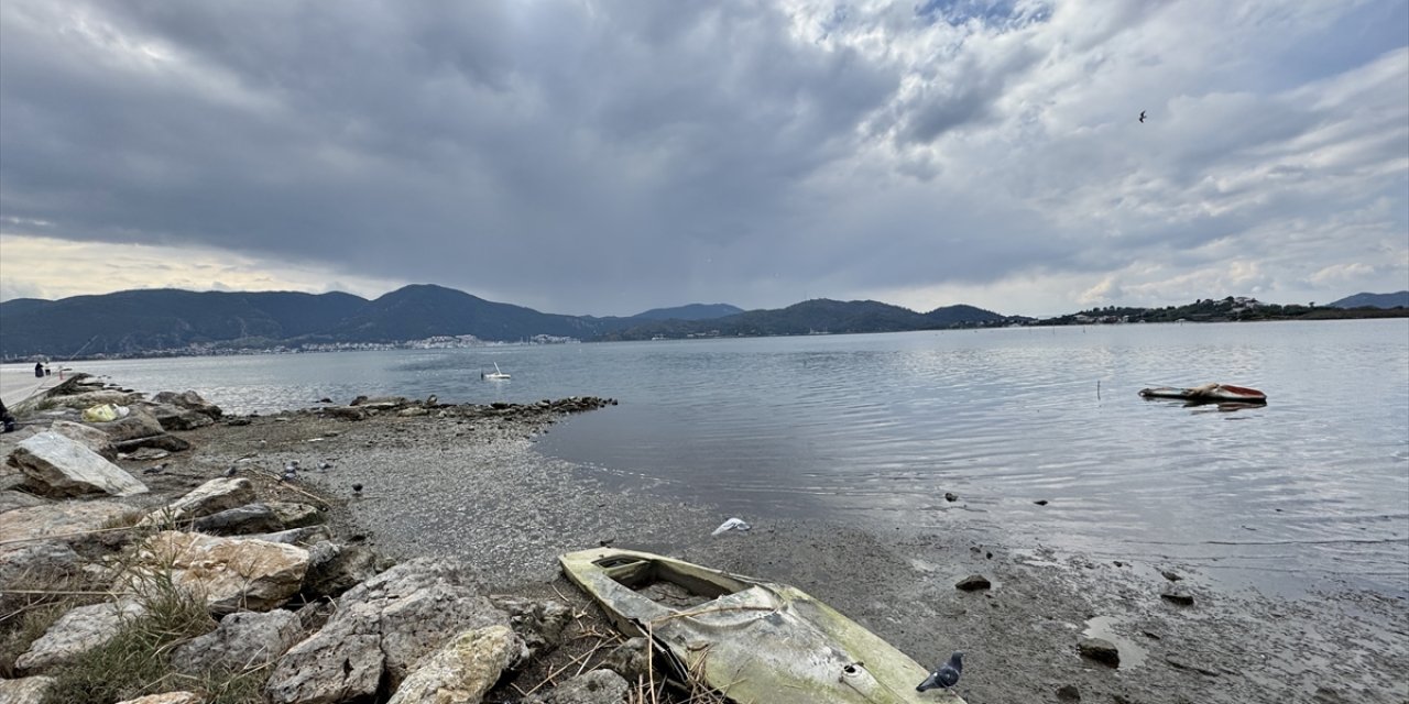 Marmaris ve Fethiye'de deniz suyu çekildi