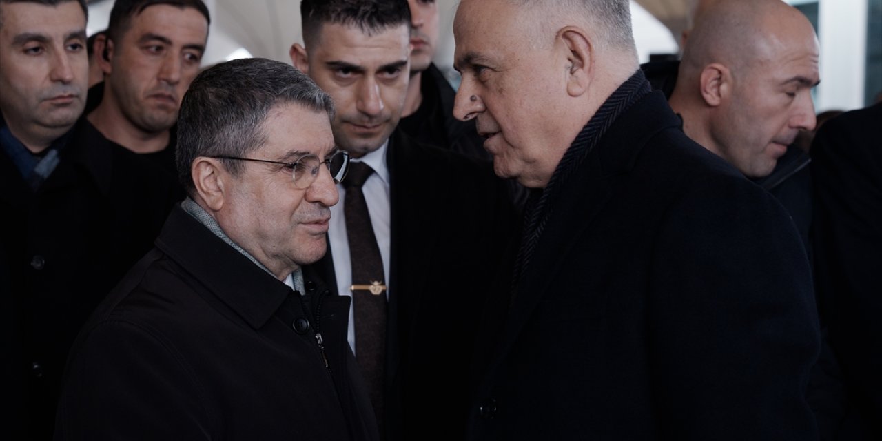 Kara Kuvvetleri Komutanı Orgeneral Bayraktaroğlu'nun annesi son yolculuğuna uğurlandı
