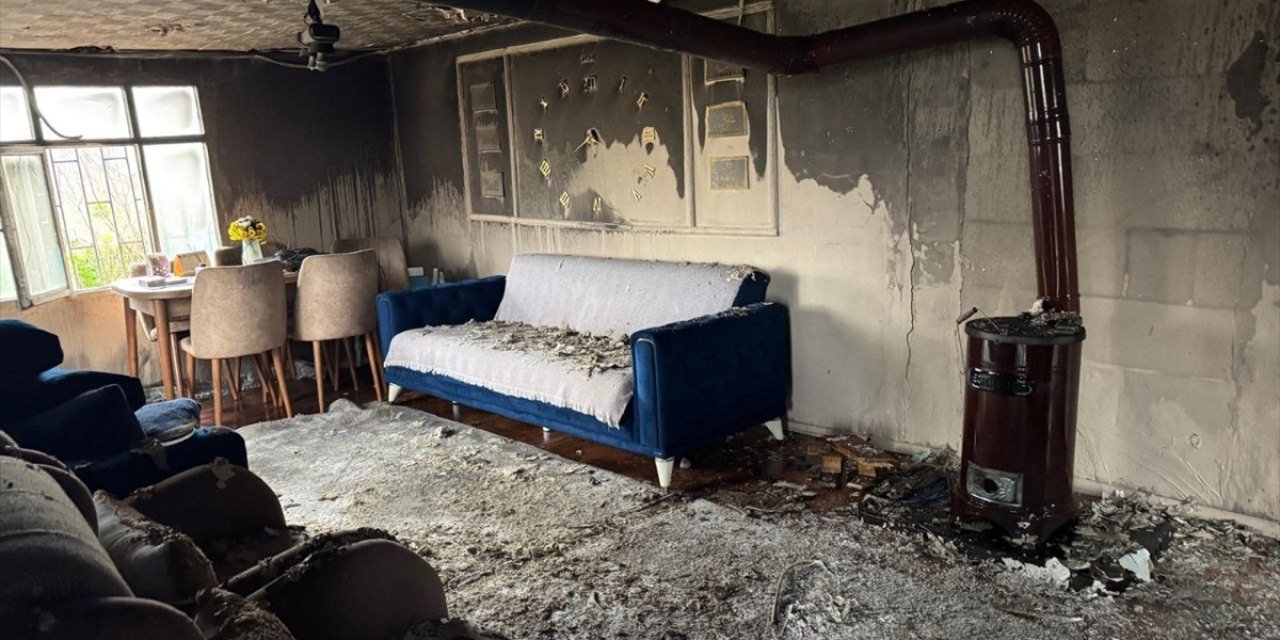 Pendik’te gecekonduda çıkan yangında 3 kişi dumandan etkilendi