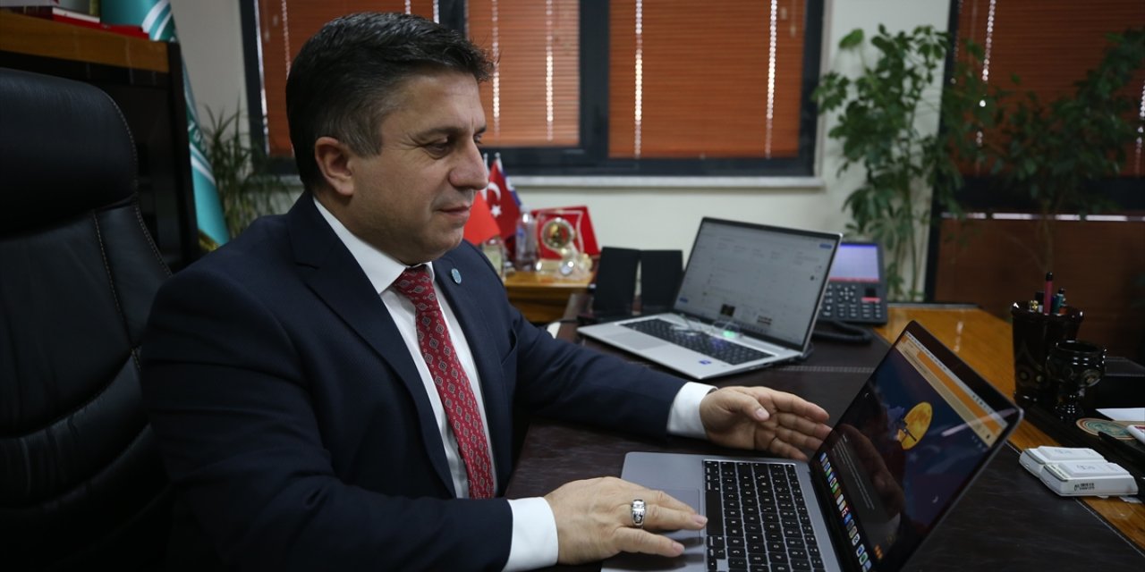 BAÜN Rektörü Yücel Oğurlu, AA'nın "Yılın Kareleri" oylamasına katıldı