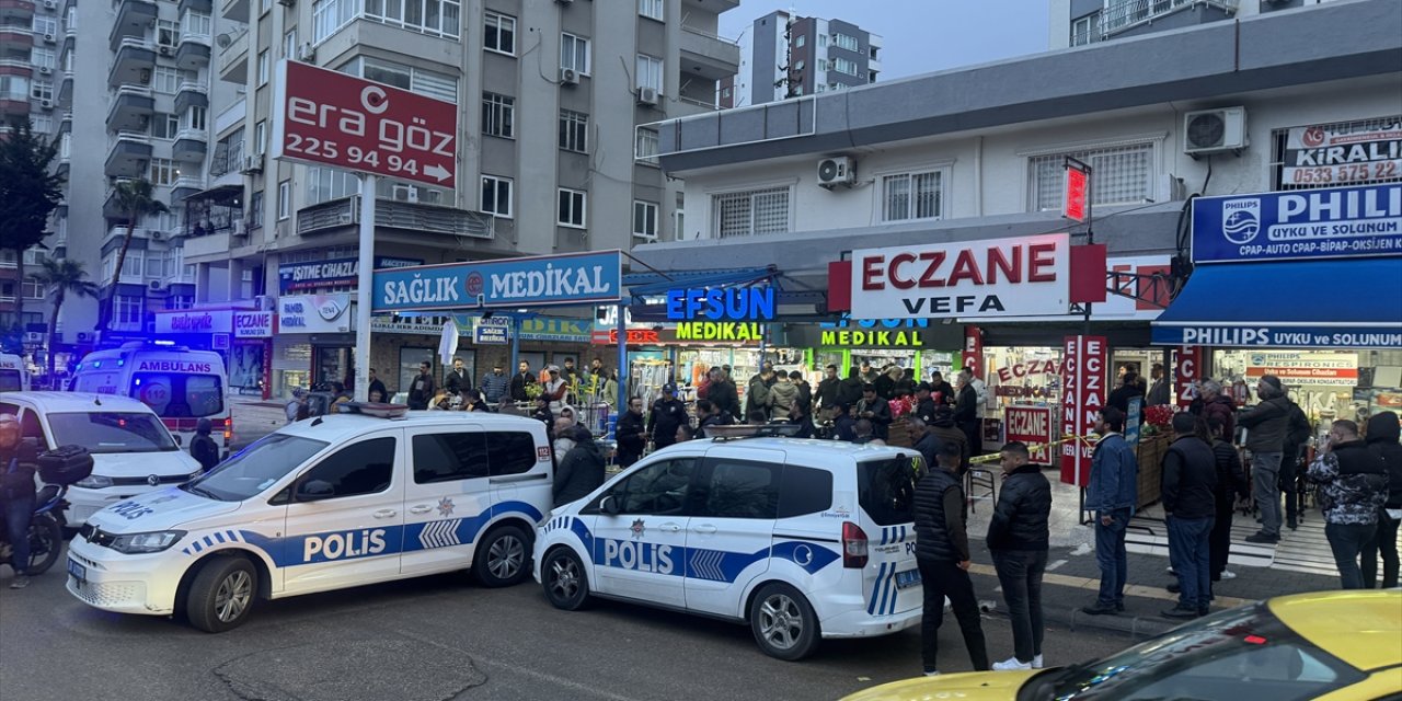 Adana'da bir iş yerinde 3 kişi silahla vurularak öldürüldü