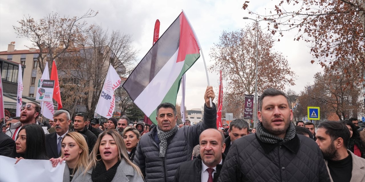 CHP, Ankara'da "Beşevler'den Anıtpark'a Trump'a Karşı Filistin'e Destek Yürüyüşü" düzenledi