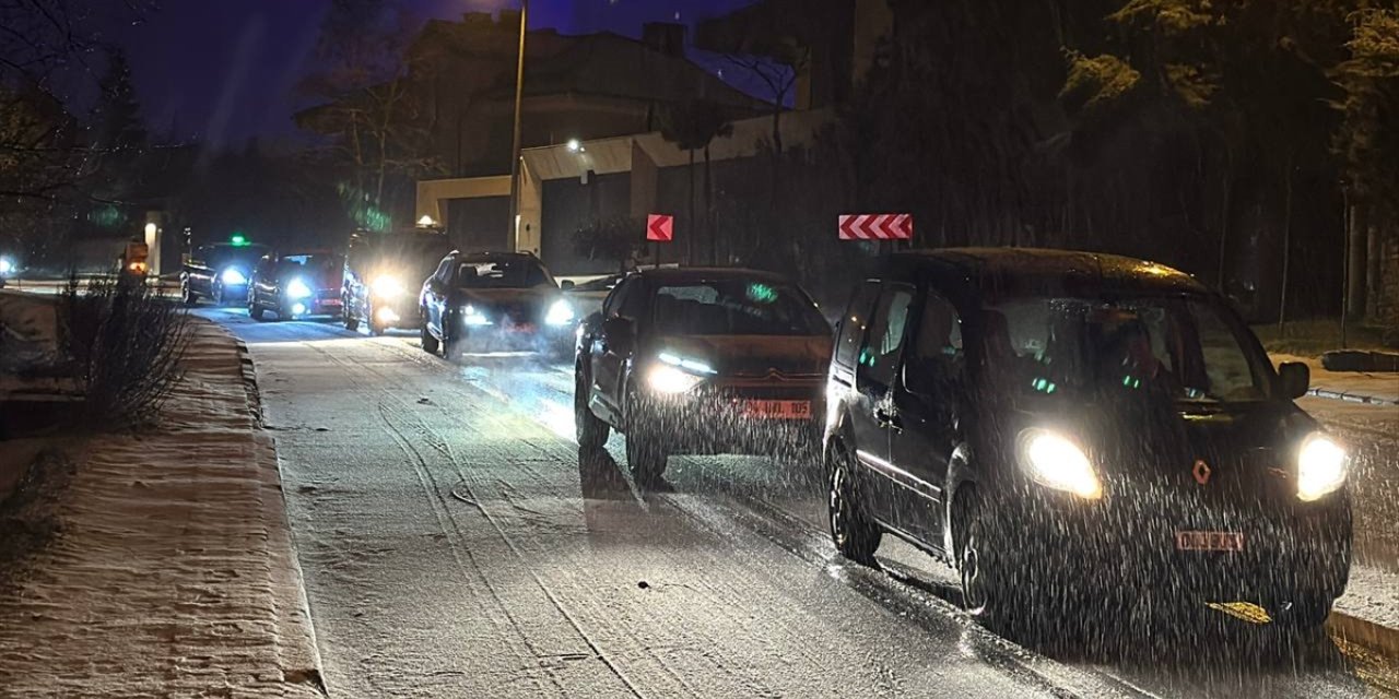 İstanbul'da bazı bölgelerde kar yağışı etkili oluyor
