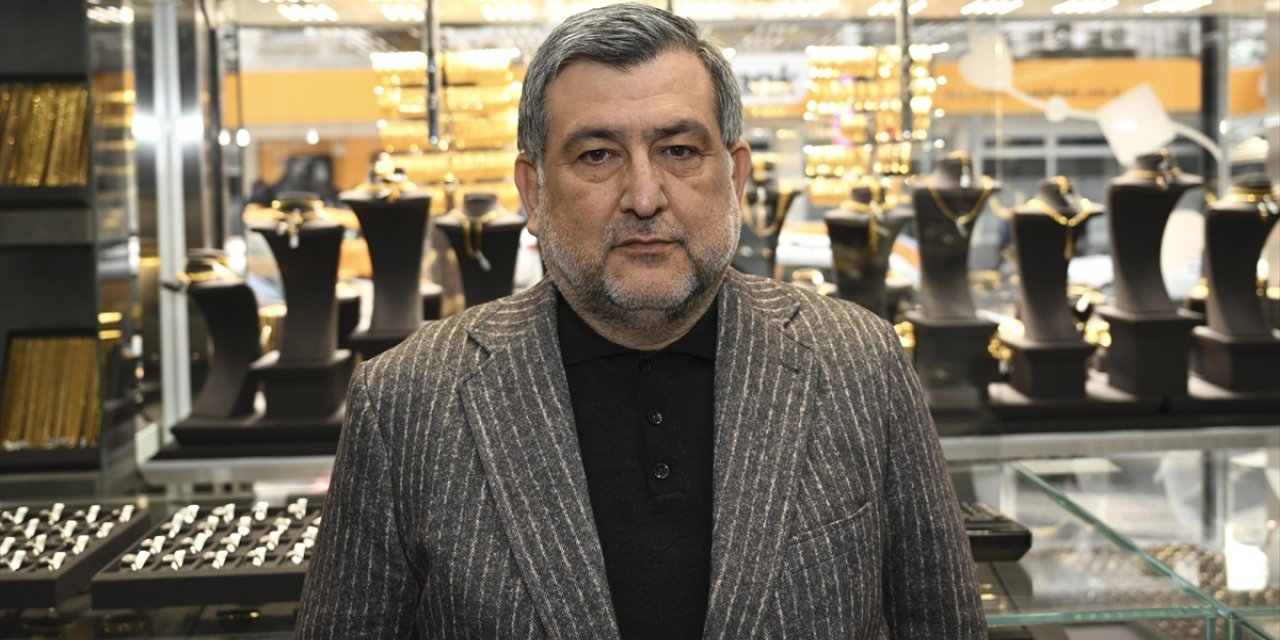 Sevgililer Günü için bu yıl kuyumcularda tektaş ve baget taşlı yüzüklere ilgi yoğun