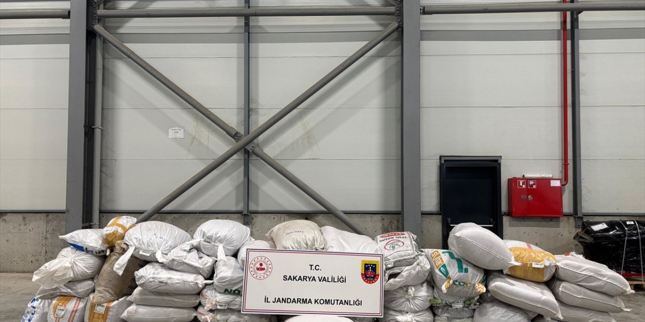 Sakarya'da 2 tırda 3,5 ton kıyılmış tütün ele geçirildi