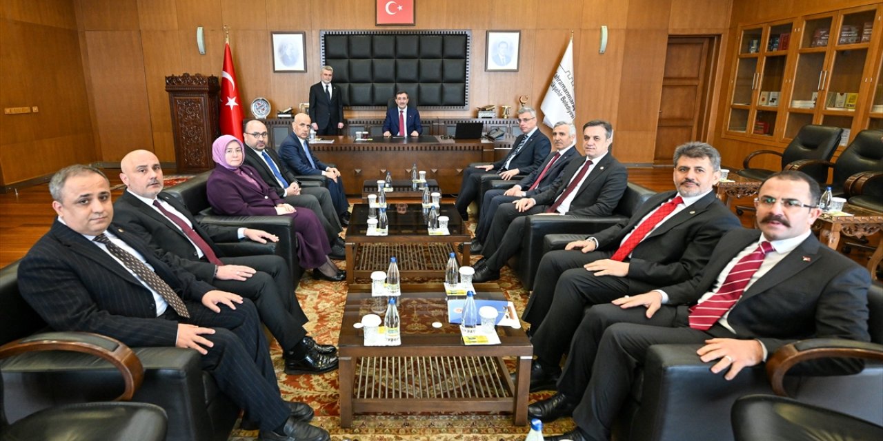 Cumhurbaşkanı Yardımcısı Yılmaz, Kahramanmaraş'ta ziyaretlerde bulundu