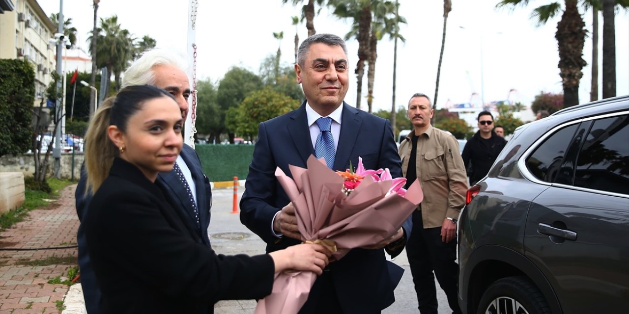 Mersin Valisi Atilla Toros görevine başladı: