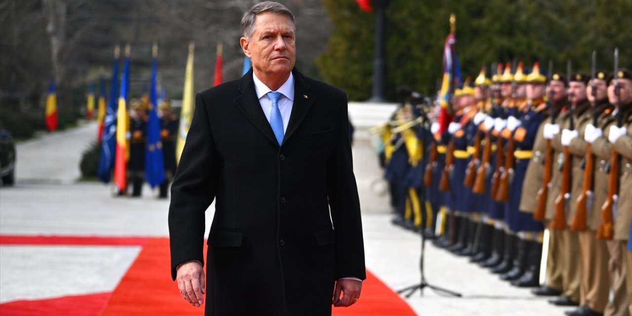 Romanya'da istifa eden Cumhurbaşkanı Iohannis, görevi geçici olarak Bolojan'a teslim etti