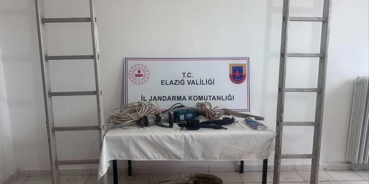 Elazığ'da kaçak kazı yapan 3 kişi suçüstü yakalandı