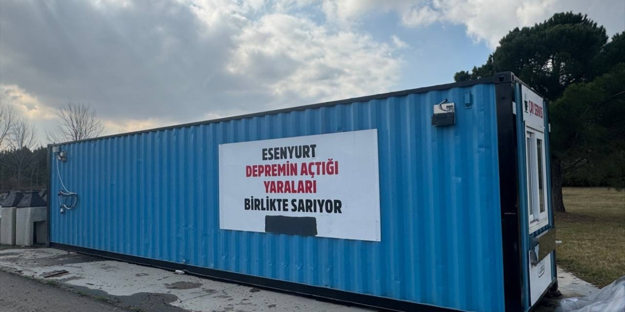 Esenyurt Belediyesince depremzedeler için toplanan yardım malzemeleri depolarda bırakıldı