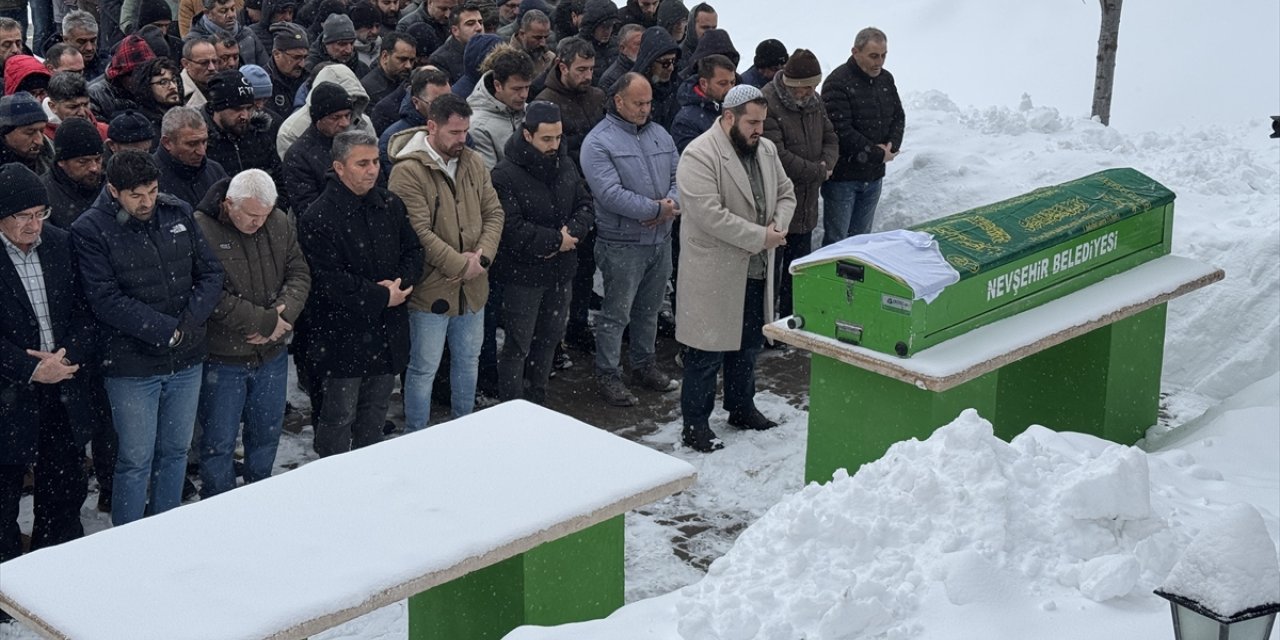 Nevşehir'de eski eşi tarafından öldürülen kadının cenazesi defnedildi